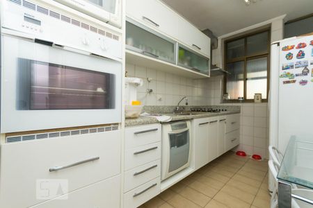 Apartamento à venda com 100m², 3 quartos e 2 vagas Apartamento à venda com 100m², 3 quartos e 2 vagasCozinha