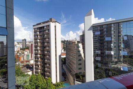 Vista da sala de apartamento à venda com 1 quarto, 50m² em Lourdes, Belo Horizonte