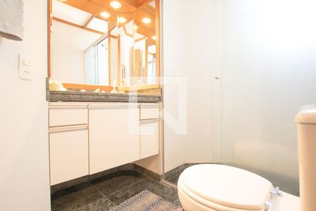 Banheiro de apartamento à venda com 1 quarto, 50m² em Lourdes, Belo Horizonte