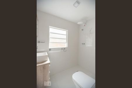 Casa à venda com 130m², 3 quartos e 2 vagas Casa à venda com 130m², 3 quartos e 2 vagasBanheiro 1