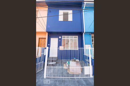 Casa à venda com 130m², 3 quartos e 2 vagas Casa à venda com 130m², 3 quartos e 2 vagasFachada