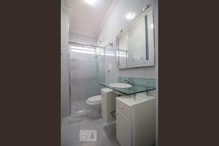 Banheiro social de apartamento à venda com 2 quartos, 49m² em Vila Pompéia, São Paulo