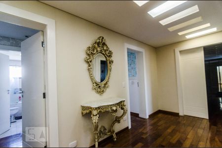 Apartamento à venda com 400m², 4 quartos e 5 vagas Apartamento à venda com 400m², 4 quartos e 5 vagasCorredor