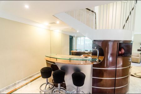 Apartamento à venda com 400m², 4 quartos e 5 vagas Apartamento à venda com 400m², 4 quartos e 5 vagasÁrea Comum