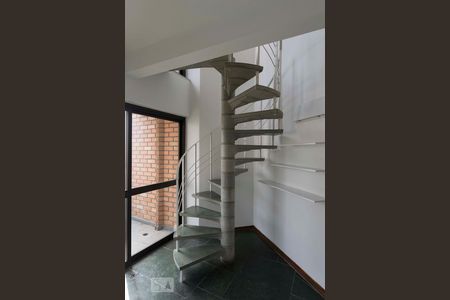 1o. Andar - Escadas de kitnet/studio à venda com 1 quarto, 62m² em Aclimação, São Paulo