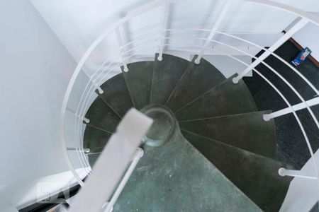 2o. Andar - Escadas de kitnet/studio à venda com 1 quarto, 62m² em Aclimação, São Paulo