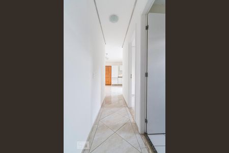 Corredor dos quartos com visão para a sala e porta de entrada  de apartamento à venda com 2 quartos, 90m² em Vila Ema, São Paulo