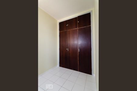 Quarto de serviço de apartamento para alugar com 4 quartos, 230m² em Centro, Campinas