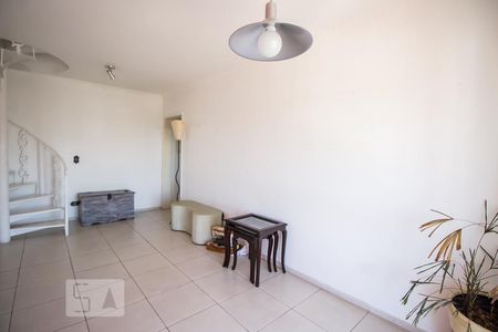 Sala de estar de apartamento à venda com 3 quartos, 120m² em Vila Madalena, São Paulo