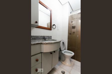 Banheiro de apartamento à venda com 2 quartos, 75m² em Vila Industrial, Campinas