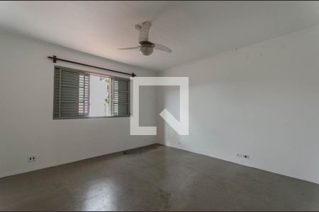 Casa à venda com 250m², 3 quartos e 2 vagasSuíte