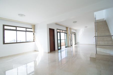 Apartamento para alugar com 375m², 4 quartos e 4 vagasEscada