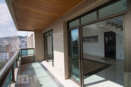 Apartamento para alugar com 375m², 4 quartos e 4 vagasVaranda