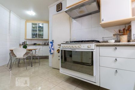 Apartamento para alugar com 190m², 4 quartos e 2 vagas Apartamento para alugar com 190m², 4 quartos e 2 vagasCozinha