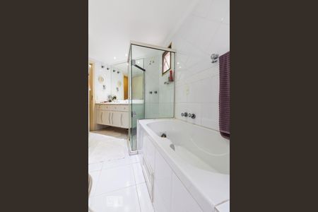 Apartamento para alugar com 190m², 4 quartos e 2 vagas Apartamento para alugar com 190m², 4 quartos e 2 vagasBanheiro - Suíte Master