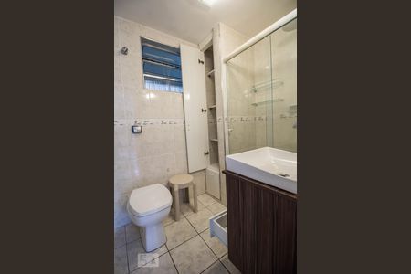 Banheiro social de apartamento para alugar com 2 quartos, 65m² em Sumaré, São Paulo