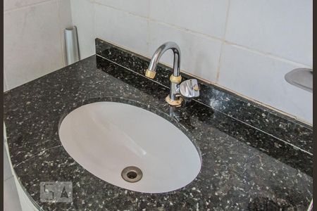 Banheiro de apartamento à venda com 2 quartos, 55m² em Cambuci, São Paulo