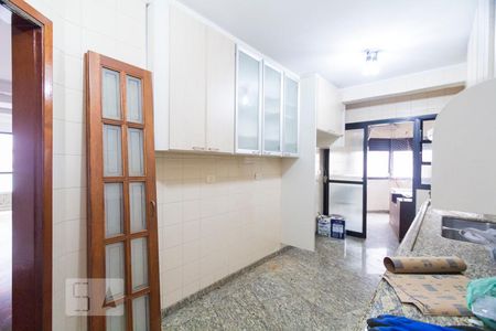 Apartamento à venda com 135m², 4 quartos e 2 vagasCOZINHA