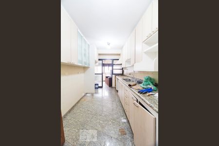 Apartamento à venda com 135m², 4 quartos e 2 vagasCOZINHA