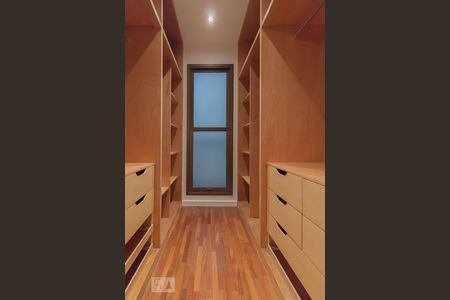 Apartamento à venda com 225m², 4 quartos e 4 vagasCloset da suíte master