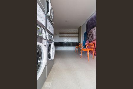 Lavanderia - Condomínio de apartamento para alugar com 2 quartos, 57m² em Jardim das Acácias, São Paulo