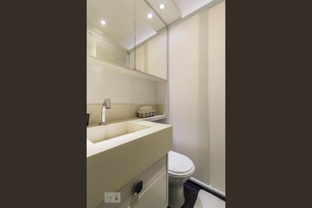 Banheiro de apartamento à venda com 2 quartos, 56m² em Lapa, São Paulo