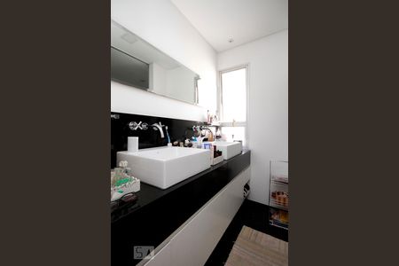 Apartamento à venda com 240m², 3 quartos e 3 vagasBanheiro da Suíte 2