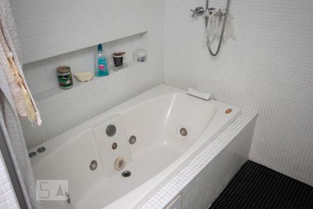 Apartamento à venda com 240m², 3 quartos e 3 vagasBanheiro da Suíte 2