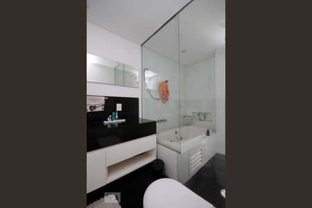 Apartamento à venda com 240m², 3 quartos e 3 vagasBanheiro da Suíte 1