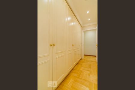 Apartamento à venda com 450m², 5 quartos e 4 vagasCloset Suites 4 e 5