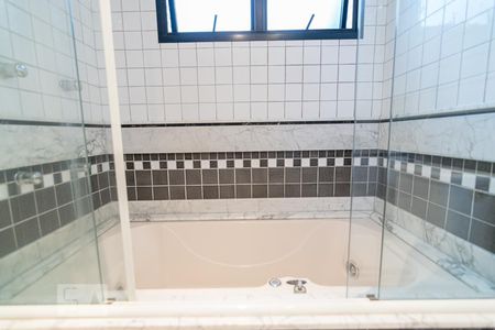 Apartamento à venda com 450m², 5 quartos e 4 vagasBanheira