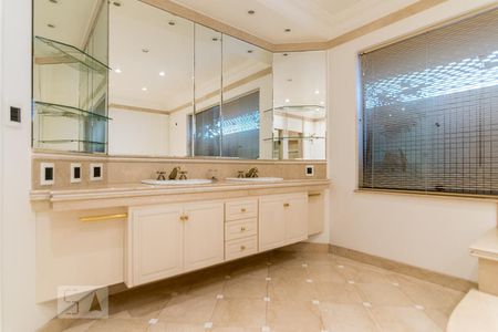 Apartamento à venda com 450m², 5 quartos e 4 vagasBanheiro da Suite Master