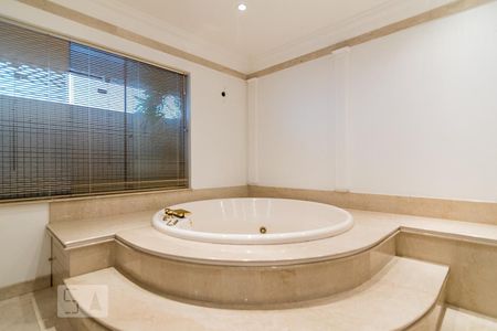 Apartamento à venda com 450m², 5 quartos e 4 vagasBanheira