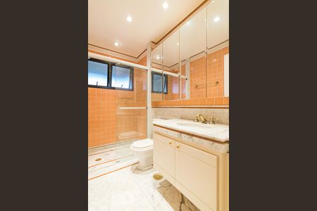 Apartamento à venda com 450m², 5 quartos e 4 vagasBanheiro das Suites 4 e 5