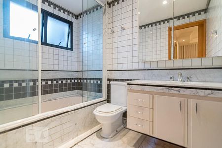 Apartamento à venda com 450m², 5 quartos e 4 vagasBanheiro da Suite 3