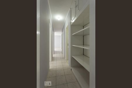Corredor de apartamento para alugar com 3 quartos, 118m² em Moema, São Paulo