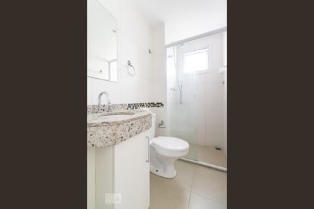 Apartamento à venda com 72m², 2 quartos e 1 vaga Apartamento à venda com 72m², 2 quartos e 1 vagaBanheiro social