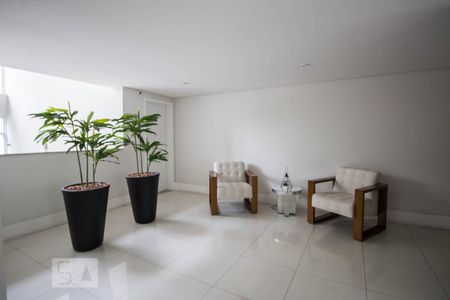 Apartamento à venda com 72m², 2 quartos e 1 vaga Apartamento à venda com 72m², 2 quartos e 1 vagaHall social
