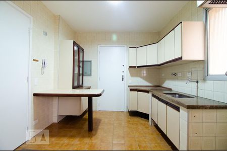 Apartamento para alugar com 100m², 3 quartos e 2 vagasCozinha