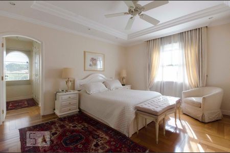 Casa à venda com 577m², 5 quartos e 7 vagasSuíte 1