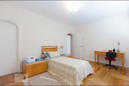 Casa à venda com 577m², 5 quartos e 7 vagasSuíte 2