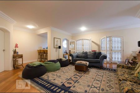 Casa à venda com 577m², 5 quartos e 7 vagasSala piso inferior