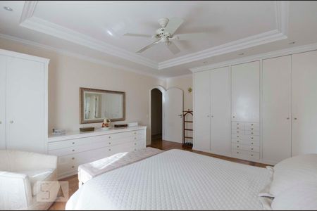 Casa à venda com 577m², 5 quartos e 7 vagasSuíte 1