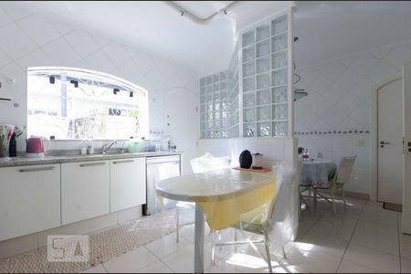 Casa à venda com 577m², 5 quartos e 7 vagasCozinha