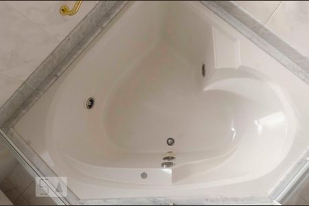 Casa à venda com 577m², 5 quartos e 7 vagasBanheiro Suíte 1