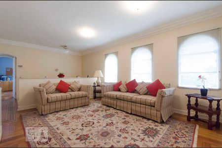 Casa à venda com 577m², 5 quartos e 7 vagasSala piso superior