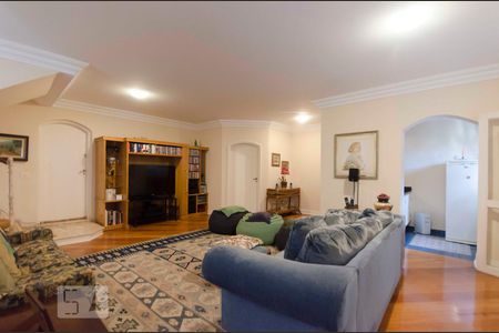 Casa à venda com 577m², 5 quartos e 7 vagasSala piso inferior