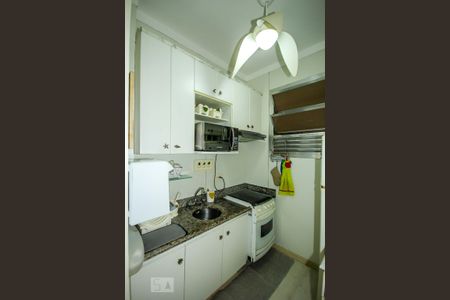Cozinha de apartamento para alugar com 2 quartos, 52m² em Copacabana, Rio de Janeiro