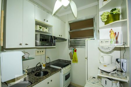 Cozinha de apartamento para alugar com 2 quartos, 52m² em Copacabana, Rio de Janeiro