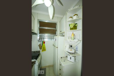 Cozinha de apartamento para alugar com 2 quartos, 52m² em Copacabana, Rio de Janeiro